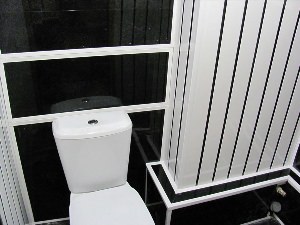 Дизайн туалета пластиковыми панелями