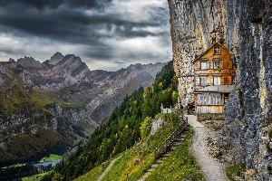 Домик в горах швейцарии