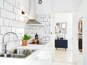 Белая прямоугольная плитка для кухни