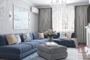 Светло голубой диван в интерьере гостиной
