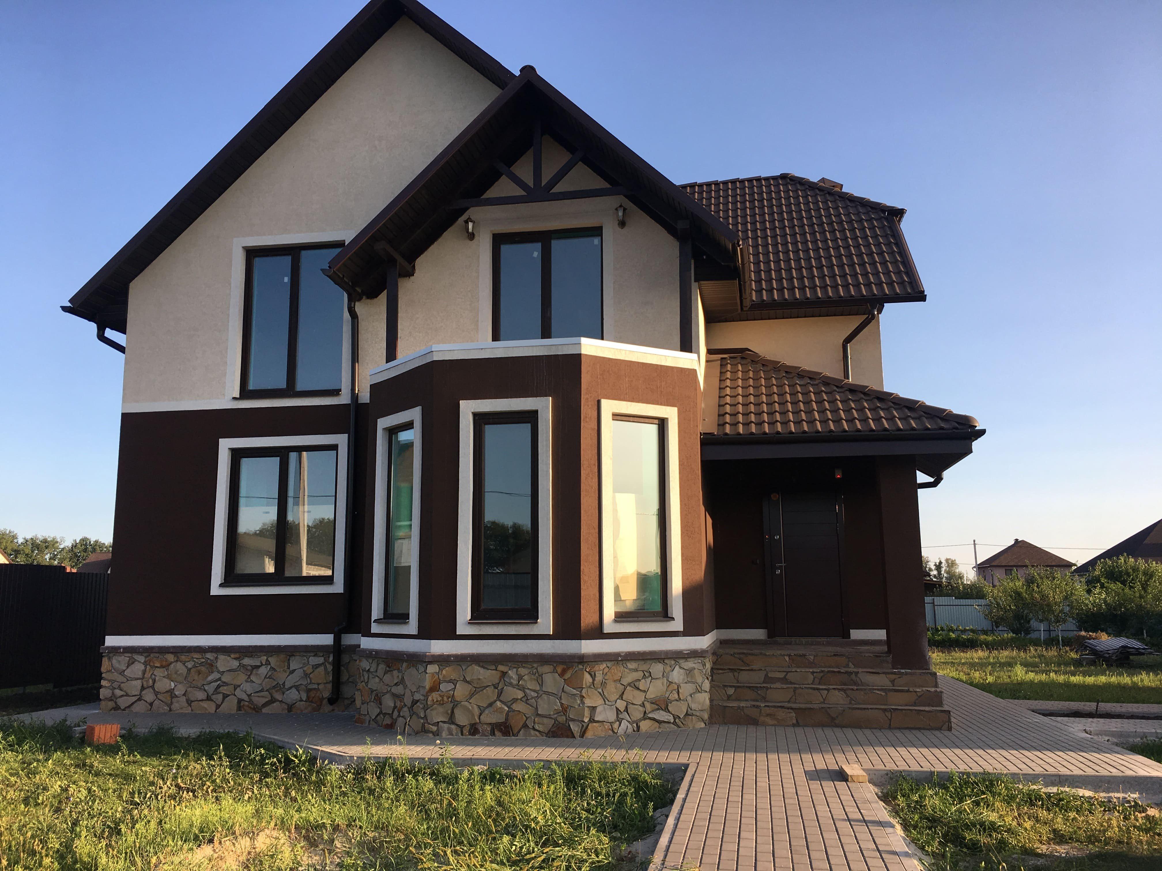 Дом с коричневыми окнами (41 фото)