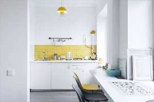 Желто белая кухня