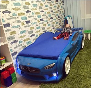 Детская комната с кроватью машиной