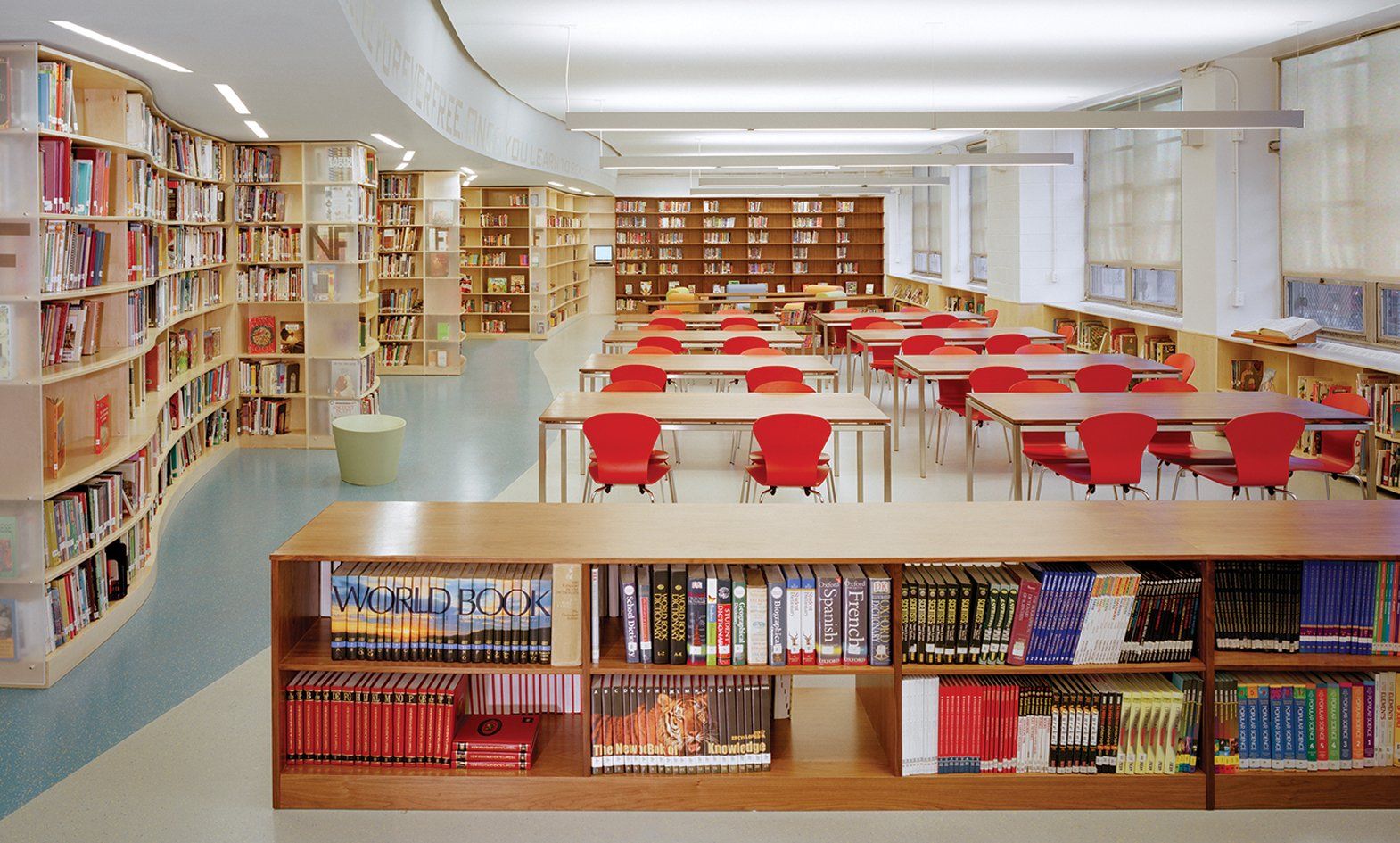 современная библиотека в школе интерьер