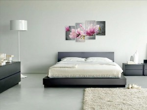 Кровать в минималистском стиле