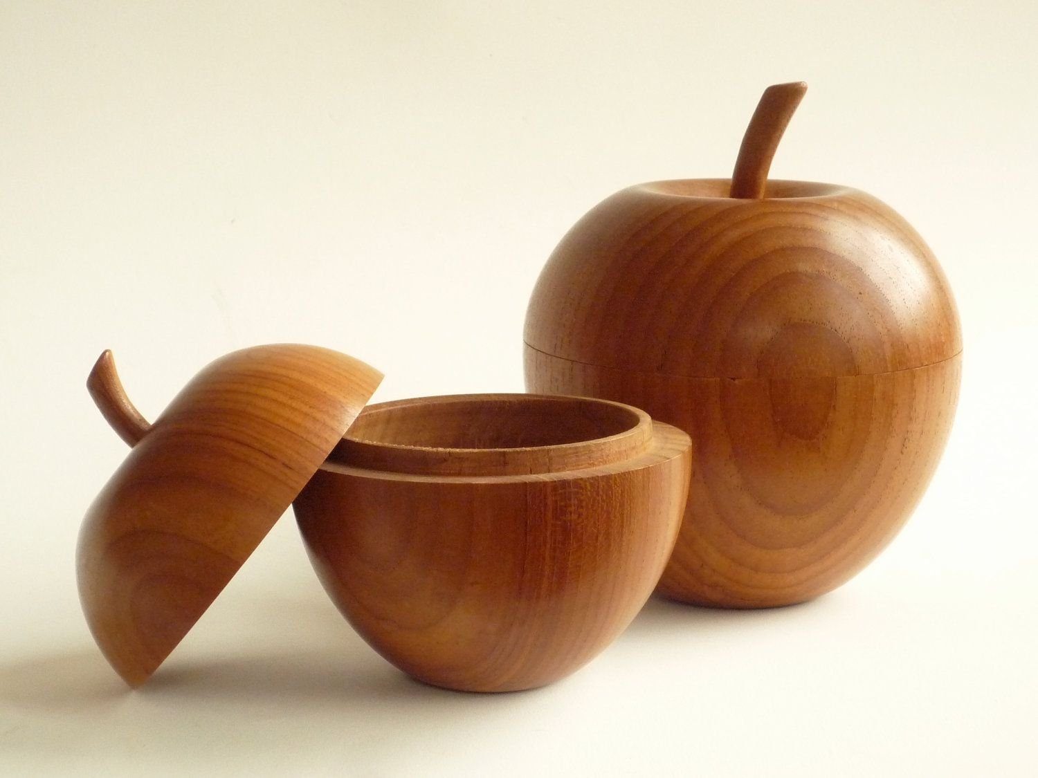 Wooden купить. Посуда из дерева. Современная деревянная посуда. Изделия из древесины. Точеная деревянная посуда.