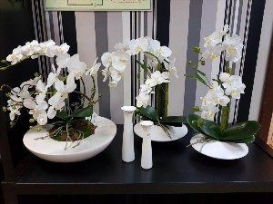 Искусственные орхидеи для интерьера в горшках