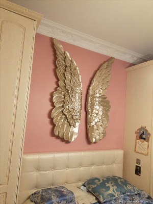Крылья ангела на стене