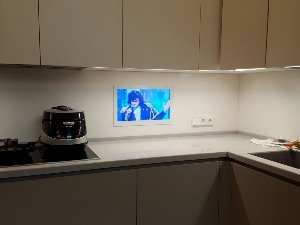 Плоский телевизор на кухню