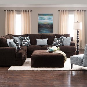 Дизайн комнат с коричневыми диванами