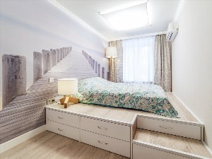 Кровать подиум в узкой комнате