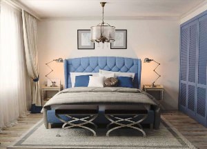 Спальня с голубой кроватью