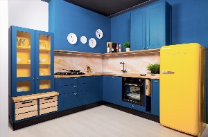 Сине желтая кухня