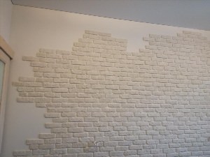 Гипсовые кирпичики на стену