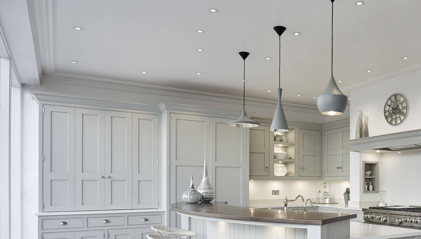Потолок натяжной на кухню с лампочками фото дизайн