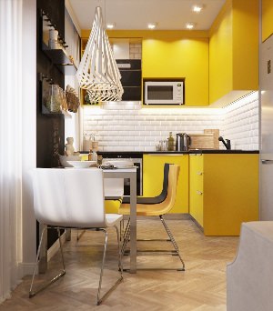 Белая кухня с желтыми стульями