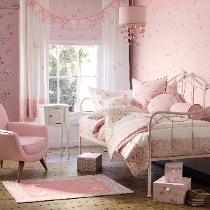 Детская комната в розовом цвете
